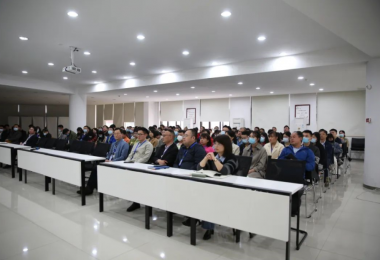 致敬勞模 - “點贊”我心目中的勞模，讓勞模精神發(fā)光！